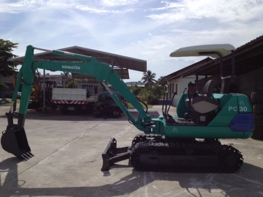 รถขุด KOMATSU PC30-7 ทำสีใหม่ นำเข้า มือสองจากญี่ปุ่นแท้ๆ