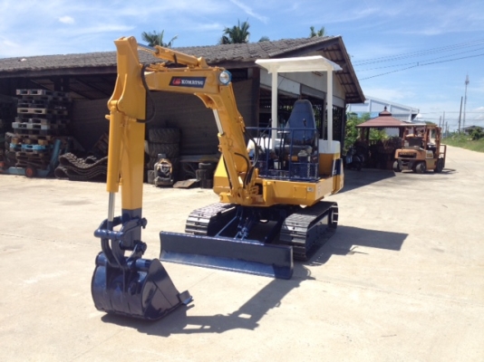 รถขุด แบคโฮล KOMATSU PC20-6 ทำสีใหม่ นำเข้า มือสองจากญี่ปุ่นแท้ๆ