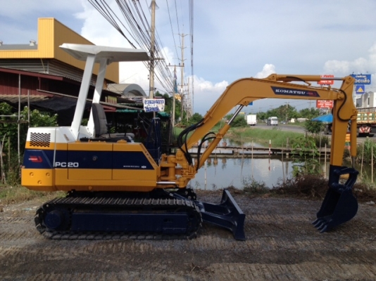 รถขุด แบคโฮล KOMATSU PC20-6 ทำสีใหม่ นำเข้า มือสองจากญี่ปุ่นแท้ๆ