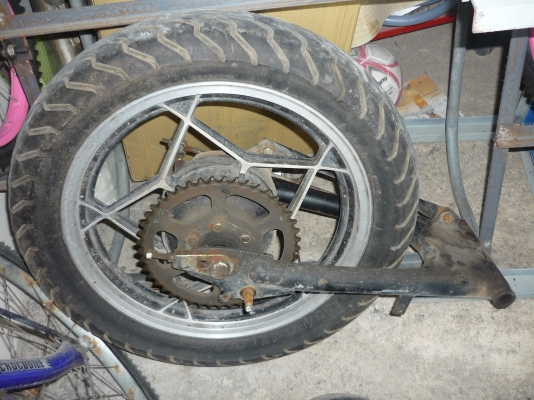 ขายสวิงอาร์ม+แม็คพร้อมล้อขอบ17กว้าง120+ สเตอร์หลังของ 400cc.(ขาย 1,200 ติดต่อ 084-6778347)