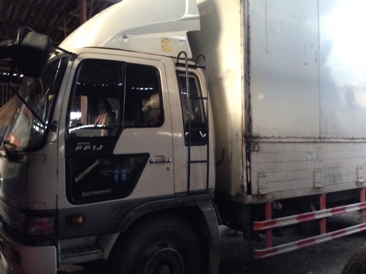 ขาย 6 ล้อ ฮีโน่ รุ่น FF1J เครื่อง 210 แรง ปี 44  ตู้แห้งเปิดปีกยาว  7.50 เมตร ราคา 870000 บาท