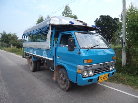 ขายรถ6ล้ออีซูซุTLเครื่อง100แรงรับส่งนักเรียน สภาพดีราคาถูกๆพร้อมใช้งานคับ