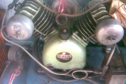 ปั้มลม swan 90 ลิตรสภาพพร้อมใช้งานปกติครับ มอเตอร์ 1 แรง  หัวขนาด 1  แรง  เป็นของสวอนครับถังพ่นสีมาครับแต่ก็เป็นถังเดิม ระบบทุกอย่างทำงานปกติ