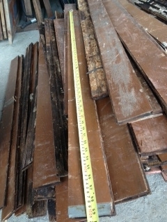 เหมาไม้แดงสภาพไม้สวยครับเป็นไม้เก่าไม้แดง  หน้ากว้าง 4 นิ้ว หนา 2 ซ.ม มีรางลิ้น  ยาว 1.50 เมตร  มีประมาณเกือบ 300 แผ่น  เหมาหมดครับ 23000  ครับ  ปูพื้นได้