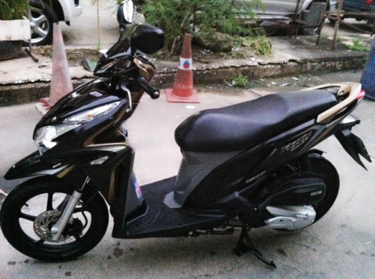 ขาย Honda Click125iตัวใหม่ตัว Top รถปี 55 ราคา 30,000 สี ดำ-น้ำตาล สวยมากต่อรองได้