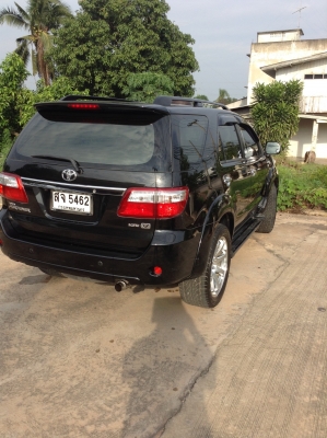 fortuner รุ่น2.7v 4WD ปี2005LPG สีดำ, เกียร์อัตโนมัติ, แอร์, วิทยุ, เทป, ล้อแมกซ์, CD, ABS, AIRBAG คู่, พ.พาวเวอร์, ก.ไฟฟ้า, ซ. ล็อก, เบาะหนังแท้ กระจกมองข้างปรับไฟฟ้า ,ไฟเลี้ยวที่กระจกมองข้าง ,ไฟขาว ,ไฟตัดหมอก ,สปอยเลอร์หลัง ,กันสาด ,การ์ดรอบคัน ,บันไดข้