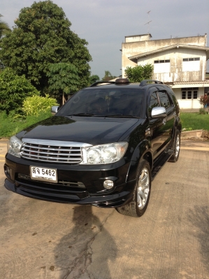 fortuner รุ่น2.7v 4WD ปี2005LPG สีดำ, เกียร์อัตโนมัติ, แอร์, วิทยุ, เทป, ล้อแมกซ์, CD, ABS, AIRBAG คู่, พ.พาวเวอร์, ก.ไฟฟ้า, ซ. ล็อก, เบาะหนังแท้ กระจกมองข้างปรับไฟฟ้า ,ไฟเลี้ยวที่กระจกมองข้าง ,ไฟขาว ,ไฟตัดหมอก ,สปอยเลอร์หลัง ,กันสาด ,การ์ดรอบคัน ,บันไดข้