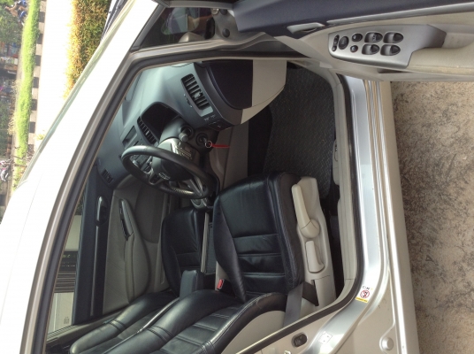 HONDA CIVIC. ปี2006 สีเทา, รุ่นTOP  2.0i-VTEC.  เกียร์Tiptronic (เปลี่ยนเกียร์ที่พวงมาลัย) แอร์, วิทยุ, ล้อแมกซ์, CD, ABS, AIRBAG 4 ใบ, พ.พาวเวอร์, ก.ไฟฟ้า, ซ. ล็อก, เบาะหนังแท้ , 4AIRBAGS, เครื่องเล่นCD MP3 6Disc, ประวัติดีเจ้าของเดียวออกห้าง หนังสือคู่ม