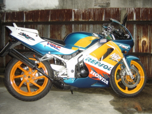 ขายด่วน NSR 150 SP PROARM สวยมากครับ ทำสีใหม่ ทั้ง คัน อยูที่ กทม ไปรษณีย์ ยานนาวา ตรงข้ามปั้มเชลล์ สนจัย ติดต่อคุณ จอร์ โทร .0805948450 หรือ 0808051985