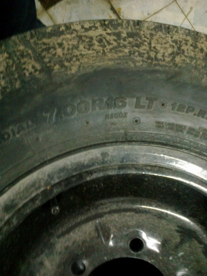 ขายยาง BridgesTone 700 R 16 ครบชุด พร้อมกระทะล้อ 6 รู ถอดป้ายแดงครับ