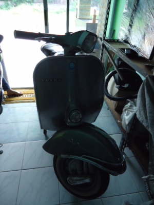 ขายรถเวสป้าไฟเหลี่ยม สภาพสวยๆ เก่าเก็บเดิมๆ เครื่องแน่นๆ ราคา 42,000.-