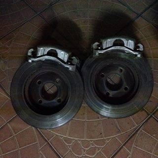 จายเบรคเดิม Almera 4 รู 100 (สภาพป้ายแดง) ขาย 3900 ผ้าเบรคหน้า (ต่อรองได้ )