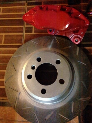 จายเบรคเดิม Almera 4 รู 100 (สภาพป้ายแดง) ขาย 3900 ผ้าเบรคหน้า (ต่อรองได้ )