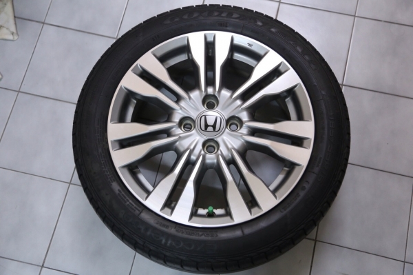 ขายล้อแม็ก Honda CITY 16" รุ่นท๊อป  พร้อมยางสภาพสวย