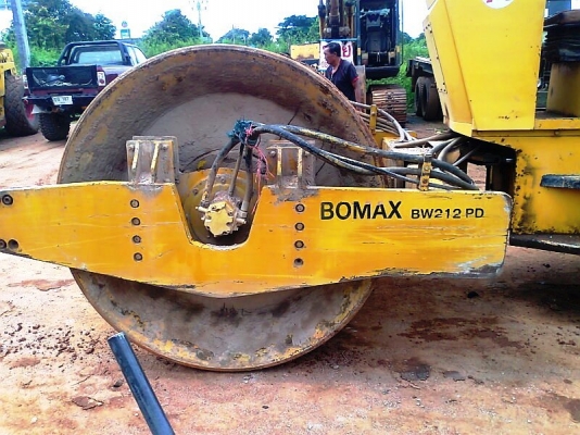 รถบด BOMAX  BW212 Pd แบบ 2 เพลา บดอัดได้แรง ทำงานไว เครื่องเพิ่งฟิตมาใหม่