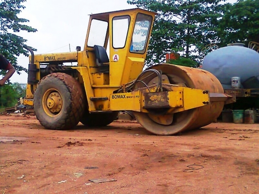 รถบด BOMAX  BW212 Pd แบบ 2 เพลา บดอัดได้แรง ทำงานไว เครื่องเพิ่งฟิตมาใหม่