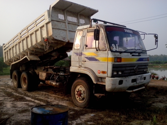 นิสสัน UD ดั้มท้องเรือ