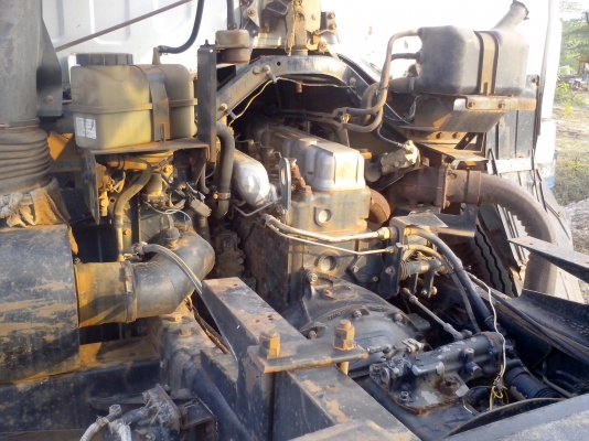 นิสสัน UD ดั้มท้องเรือ