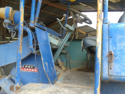 ขายรถตักตามสภาพ TS03