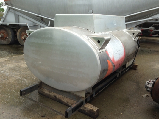 ขายถังน้ำมัันมิเนียม 2000 ลิตร พร้อมมิเตอร์หัวจ่าย