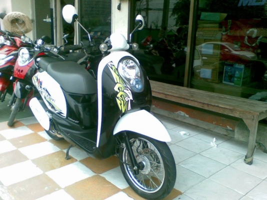 ด่วนขายถูก Honda Scoopy &ndash; i สีขาวดำ รถสวยประหยัดน้ำมัน คุณภาพดี