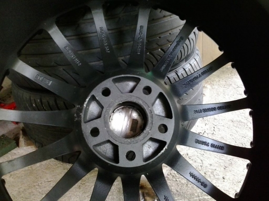 ขาย Max 19 นิ้ว 5 รู 112 พร้อมยาง KUMHO ปี 12 จำนวน 4 วง