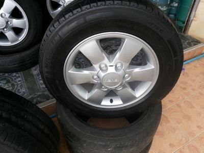 ขายล้อISUZU 16 นิ้ว 6 ก้าน พร้อมยาง 215/65/16 ปี 12/2เส้นปี11/2เส้น MICHELIN 1 ชุด ขายล้อISUZU 16 นิ้ว 6 ก้าน พร้อมยาง 215/65/16 ปี 12/2เส้นปี11/2เส้น MICHELIN 1 ชุด