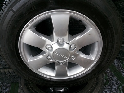 ขายล้อISUZU 16 นิ้ว 6 ก้าน พร้อมยาง 215/65/16 ปี 12/2เส้นปี11/2เส้น MICHELIN 1 ชุด ขายล้อISUZU 16 นิ้ว 6 ก้าน พร้อมยาง 215/65/16 ปี 12/2เส้นปี11/2เส้น MICHELIN 1 ชุด