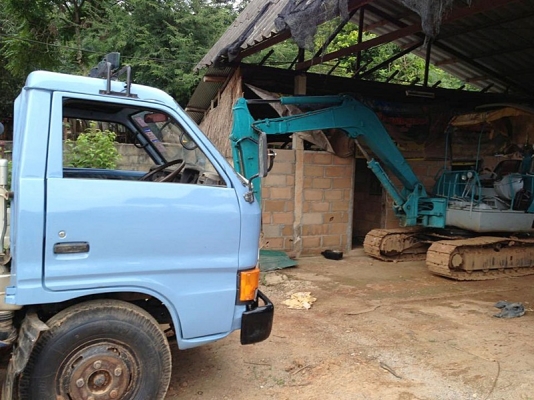 อีซูซุ 6 ล้อ เครนUNIC250รุ่นใหม่ พร้อมใช้งาน  088-266-8605