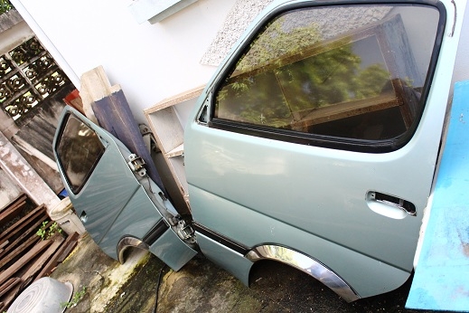 ขายประตูคู่หน้าหัวจรวดตาเพชร