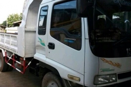 ***ขายแล้วครับขอบคุณ Truck2hand ขาย 6ล้อดั้มดิน Isuzu deca 210 6hh1 ทริฟฟี่ พ.พาวเวอร์ ยาง8.35 กระบะดั้ม3.6ม. ดั้ม4ตันยิงหน้า กระบะดั๊มเหล็กสภาพดี ข้างดีพื้นดีมีต้องเก็บฝาท้ายนิดหน่อย พร้อมใช้ พร้อมลุยงาน ราคาเบาๆ เล่มทะเบียนครบพร้อม ราคาต่อรองได้เด้อ พี่