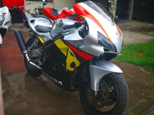 ขายcbr400ทะเบียนแฟร์ลิ่งrc212ชุดสีใหม่ลายจากัวเครื่องดีมีประกันร้านให้สามเดือน88000 ขายcbr400ทะเบียนแฟร์ลิ่งrc212ชุดสีใหม่ลายจากัวเครื่องดีมีประกันร้านให้สามเดือน88000