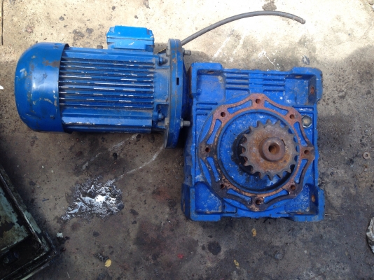 ขายมอเตอร์เกียร์ Elektim 3 HP. อัตราทด 1:60 เพลาออกได้ 2 ข้าง สภาพสวย พร้อมใช้งาน มี 2 ตัว ครับ สนใจโทร. 082-561-8028 / 085-177-2887 lineID: mananon1919