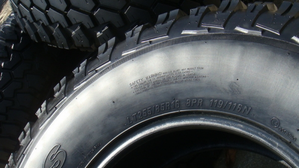 ขายยางMud หน้าแคบ 33นิ้ว ขอบ16 255 85 r16 สวยๆ