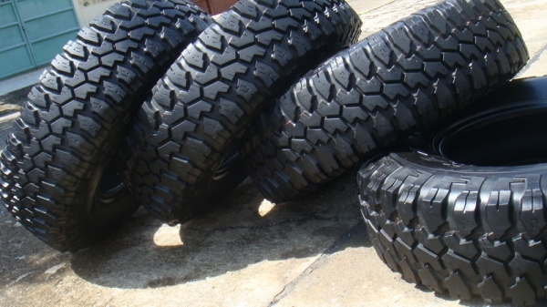 ขายยางMud หน้าแคบ 33นิ้ว ขอบ16 255 85 r16 สวยๆ