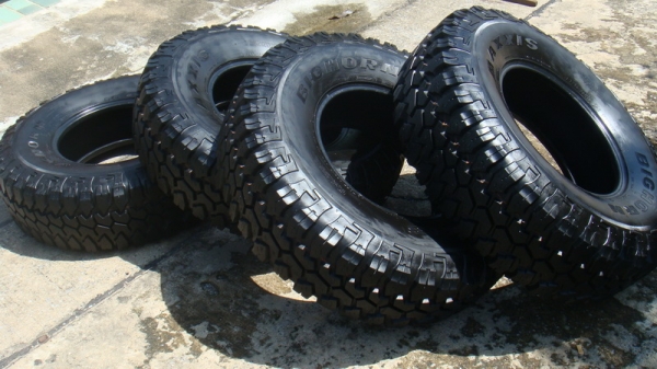 ขายยางMud หน้าแคบ 33นิ้ว ขอบ16 255 85 r16 สวยๆ