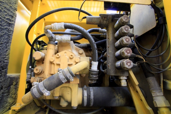 ขายรถแบคโฮ KOMATSU PC120-6 นำเข้าจากญี่ปุ่น สนใจติดต่อ 086-7757900