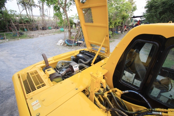 ขายรถแบคโฮ KOMATSU PC120-6 นำเข้าจากญี่ปุ่น สนใจติดต่อ 086-7757900