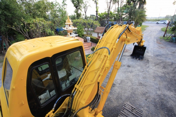 ขายรถแบคโฮ KOMATSU PC120-6 นำเข้าจากญี่ปุ่น สนใจติดต่อ 086-7757900