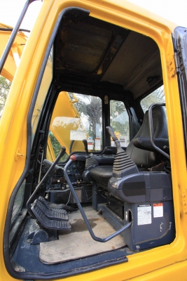 ขายรถแบคโฮ KOMATSU PC120-6 นำเข้าจากญี่ปุ่น สนใจติดต่อ 086-7757900