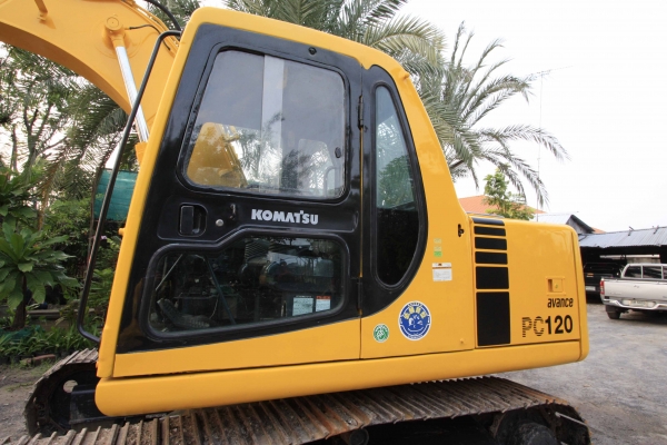 ขายรถแบคโฮ KOMATSU PC120-6 นำเข้าจากญี่ปุ่น สนใจติดต่อ 086-7757900