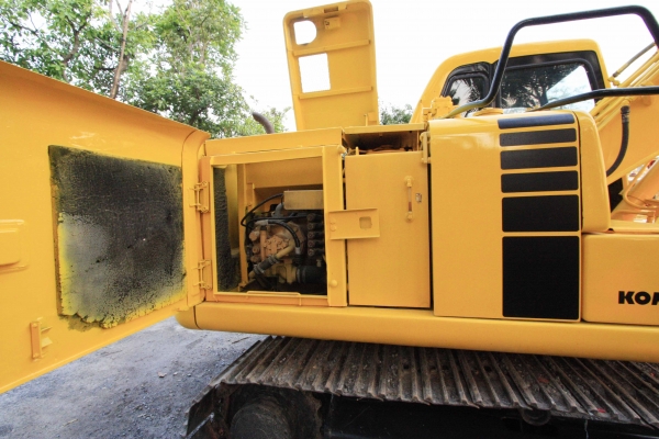 ขายรถแบคโฮ KOMATSU PC120-6 นำเข้าจากญี่ปุ่น สนใจติดต่อ 086-7757900