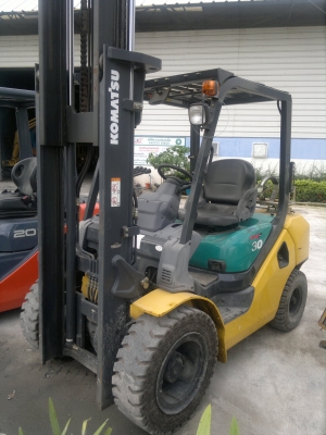 อยากขาย จะล้างสต็อก รถฟอร์คลีฟท์ KOMATSU FG30T-16 / 490 ชม. เสา3 เมตร 3.0ตันติดแก๊ส งาสไล้ด์ได้ ออโต้ ปี2007 รถนอกนำเข้า ติดต่อมานะ 085-9049669