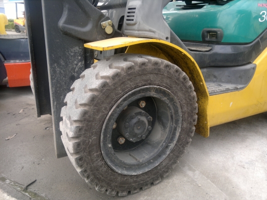 อยากขาย จะล้างสต็อก รถฟอร์คลีฟท์ KOMATSU FG30T-16 / 490 ชม. เสา3 เมตร 3.0ตันติดแก๊ส งาสไล้ด์ได้ ออโต้ ปี2007 รถนอกนำเข้า ติดต่อมานะ 085-9049669