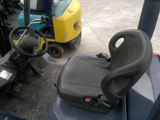 อยากขาย จะล้างสต็อกขายรถฟอร์คลีฟท์ TOYOTA 8FD20 เสา3เมตร ดีเซลออโต้ยางตันปี2012,1702 ชม.สภาพดีมากๆ รถนอกนำเข้า ติดต่อมานะ 085-9049669