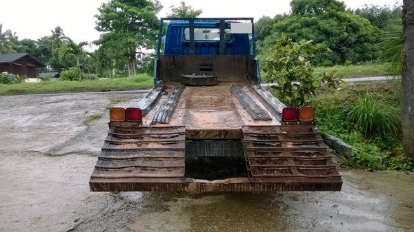 รถบรรทุก 6 ล้อพื้นเรียบ ยี่ห้อ MITSUBISHI 110 แรงม้า