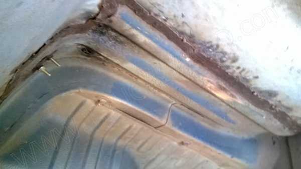 รถบรรทุก 6 ล้อพื้นเรียบ ยี่ห้อ MITSUBISHI 110 แรงม้า