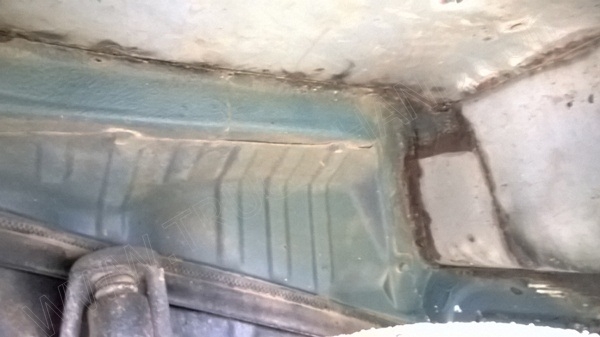 รถบรรทุก 6 ล้อพื้นเรียบ ยี่ห้อ MITSUBISHI 110 แรงม้า