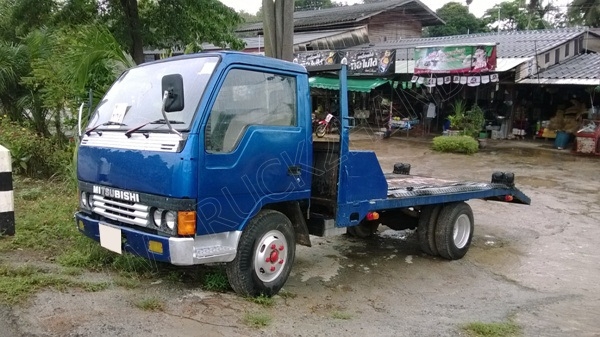รถบรรทุก 6 ล้อพื้นเรียบ ยี่ห้อ MITSUBISHI 110 แรงม้า