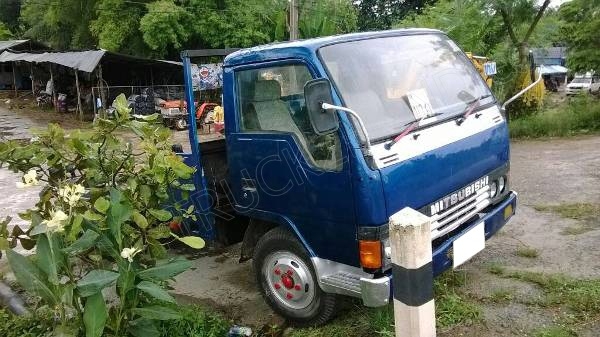 รถบรรทุก 6 ล้อพื้นเรียบ ยี่ห้อ MITSUBISHI 110 แรงม้า